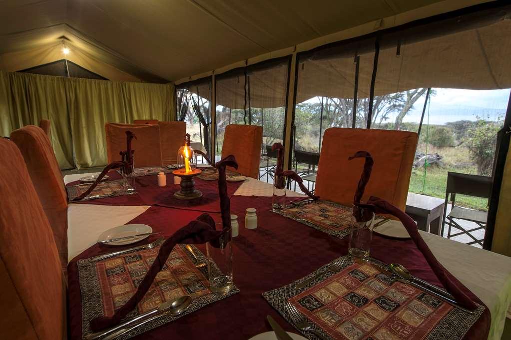 Karibu Camps And Lodges Lions Paw Ngorongoro Karatu Restaurang bild